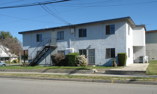 302 E Italia St in Covina, CA - Foto de edificio - Building Photo