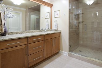 Americana Apartments in Highland Park, IL - Building Photo - Building Photo