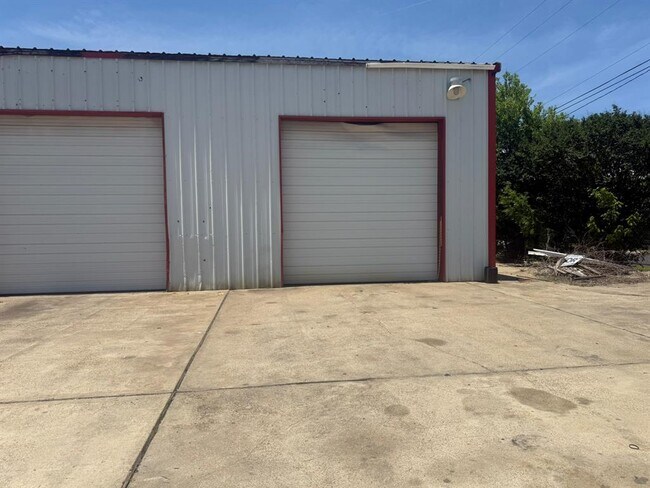 720 Grand Ave in Bacliff, TX - Building Photo - Building Photo