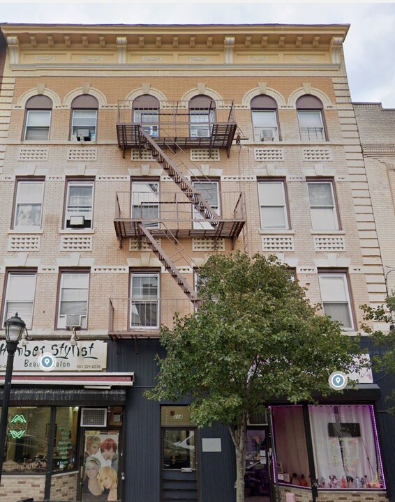 214 48th St in Union City, NJ - Building Photo