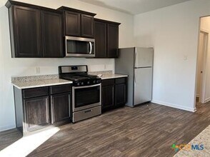 3981 Prairie Crk in New Braunfels, TX - Foto de edificio - Building Photo