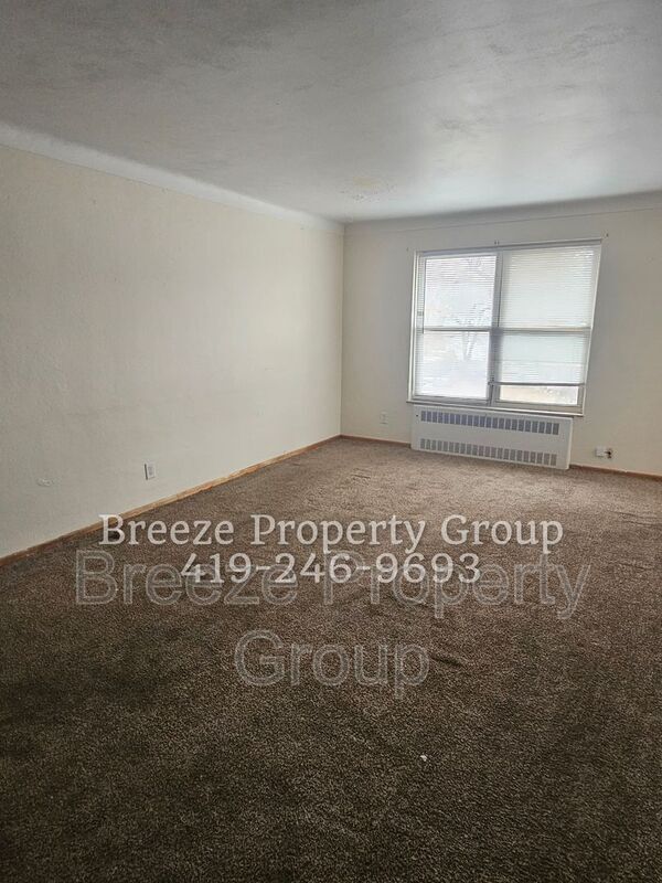 property at 2445 W Bancroft St