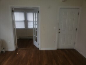 96 Broughton Ave, Unit 1 in Bloomfield, NJ - Building Photo - Building Photo