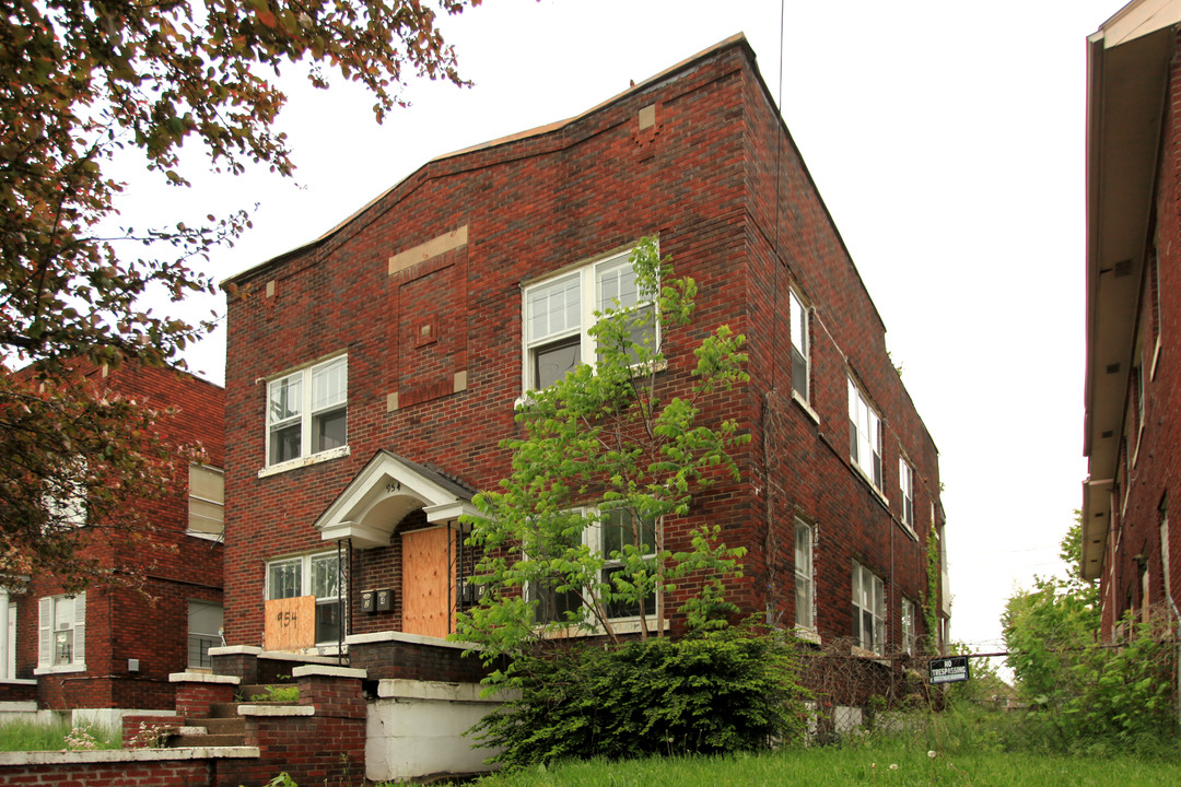 954 S Floyd St in Louisville, KY - Building Photo