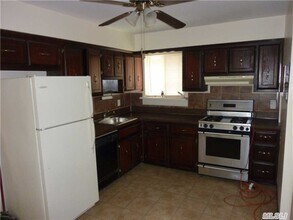 323 Atlantic Ave-Unit -2nd Fl in East Rockaway, NY - Building Photo - Building Photo