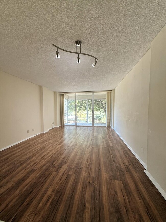 104 Royal Park Dr, Unit 3e