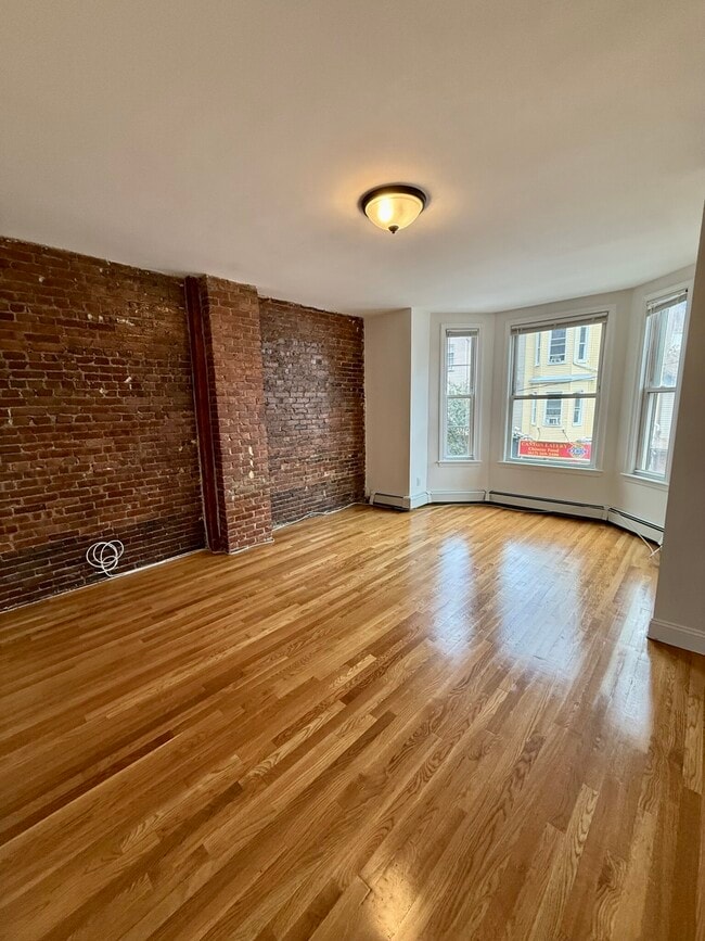 342 Meridian St, Unit 2 in Boston, MA - Building Photo - Building Photo
