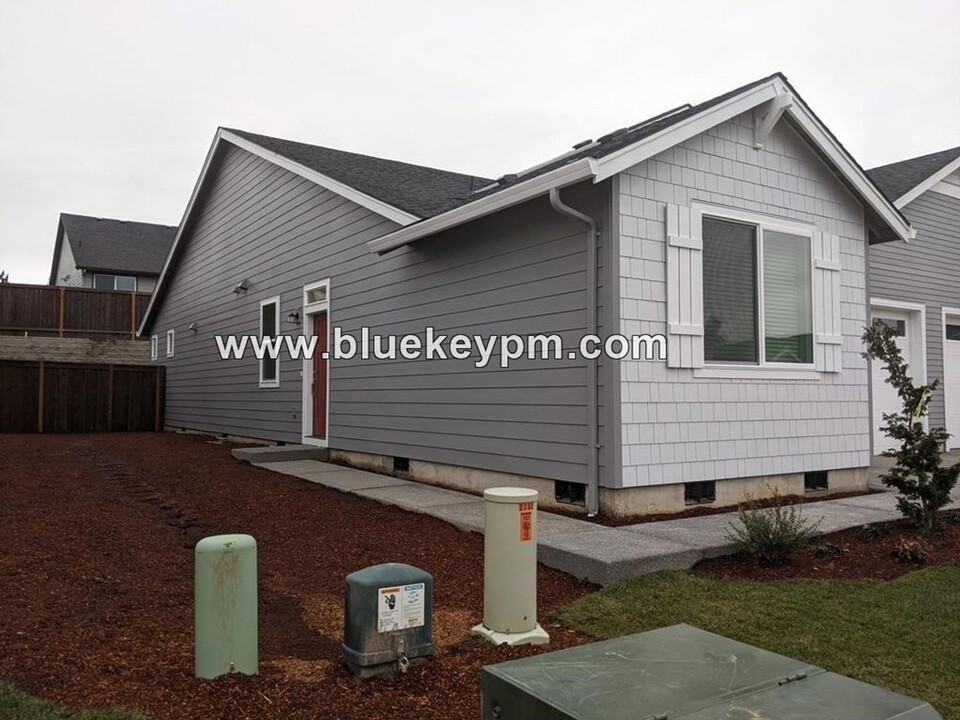 2732 S 9th Wy in Ridgefield, WA - Building Photo