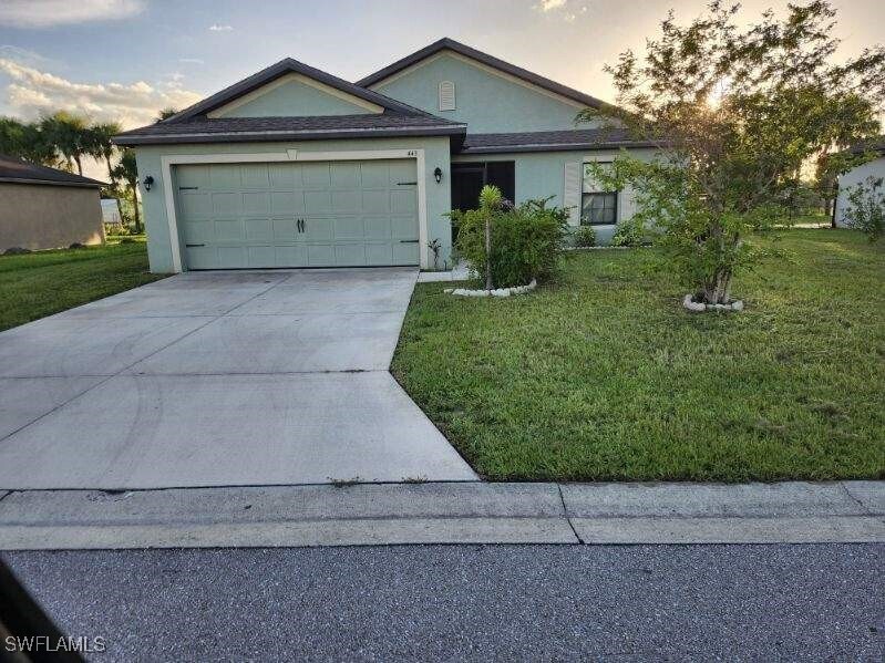 443 Shadow Lakes Dr in Lehigh Acres, FL - Building Photo