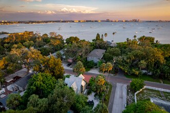 5113 31st Ave S in Gulfport, FL - Foto de edificio - Building Photo