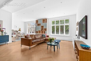 155 Noble St, Unit 2 in Brooklyn, NY - Building Photo