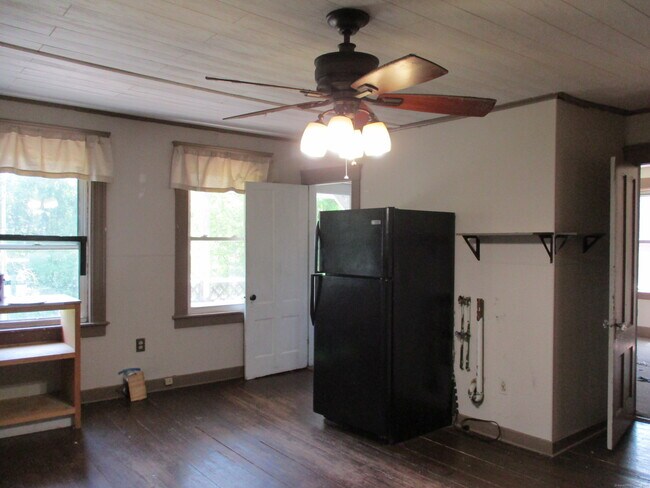 116 Woodstock Ave in Putnam, CT - Building Photo - Building Photo