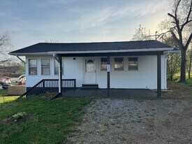333 McClelland St in Bluff City, TN - Building Photo