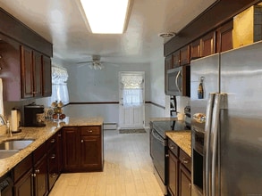 12 Pine Point Dr in Bridgeport, CT - Building Photo - Building Photo