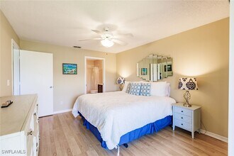 1230 Yesica Ann Cir in Naples, FL - Foto de edificio - Building Photo
