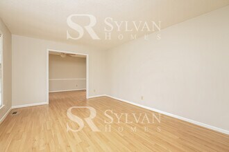 4805 Ferncrest Dr in Greensboro, NC - Building Photo - Building Photo