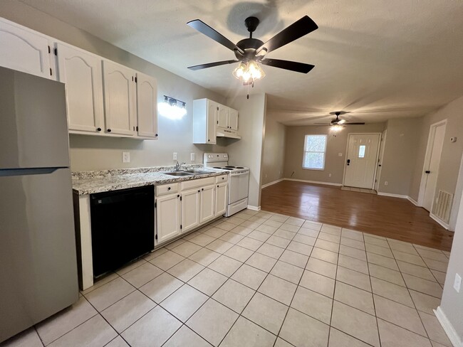 1402 Hicks Rd, Unit C in Jefferson City, TN - Foto de edificio - Building Photo