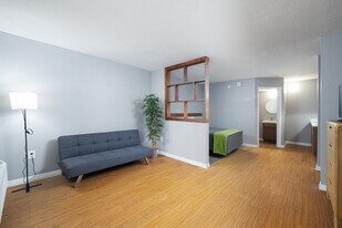 Staymore in Kissimmee, FL - Building Photo
