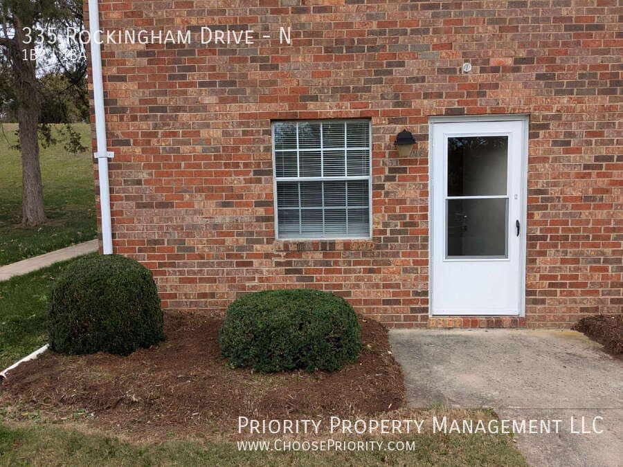 335 Rockingham Dr in Harrisonburg, VA - Building Photo