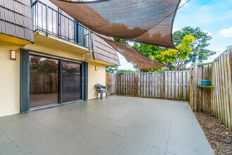 1015 10th Ct in Palm Beach Gardens, FL - Building Photo - Building Photo