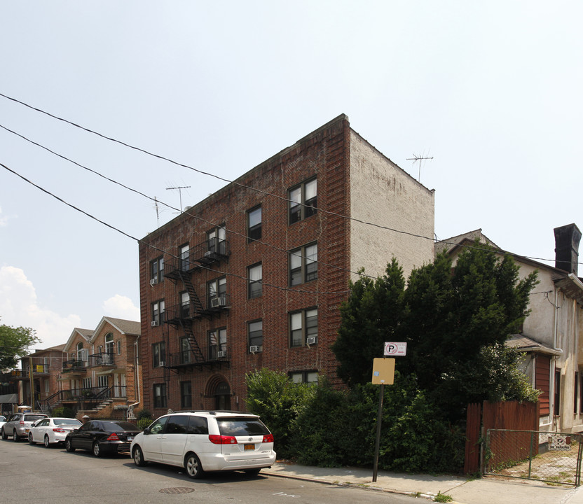 25 Bay 31st St in Brooklyn, NY - Building Photo