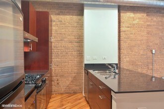 1040 W Adams St-Unit -Unit 224 in Chicago, IL - Building Photo - Building Photo