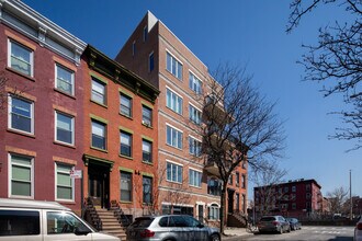 51 Woodhull St in Brooklyn, NY - Building Photo - Building Photo