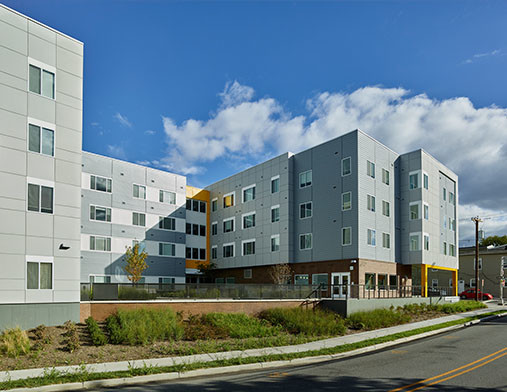 Freedom Village Senior 55+ in Paterson, NJ - Foto de edificio