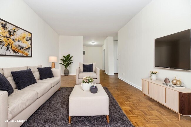 245 E 44th St, Unit 6J in New York, NY - Building Photo - Building Photo