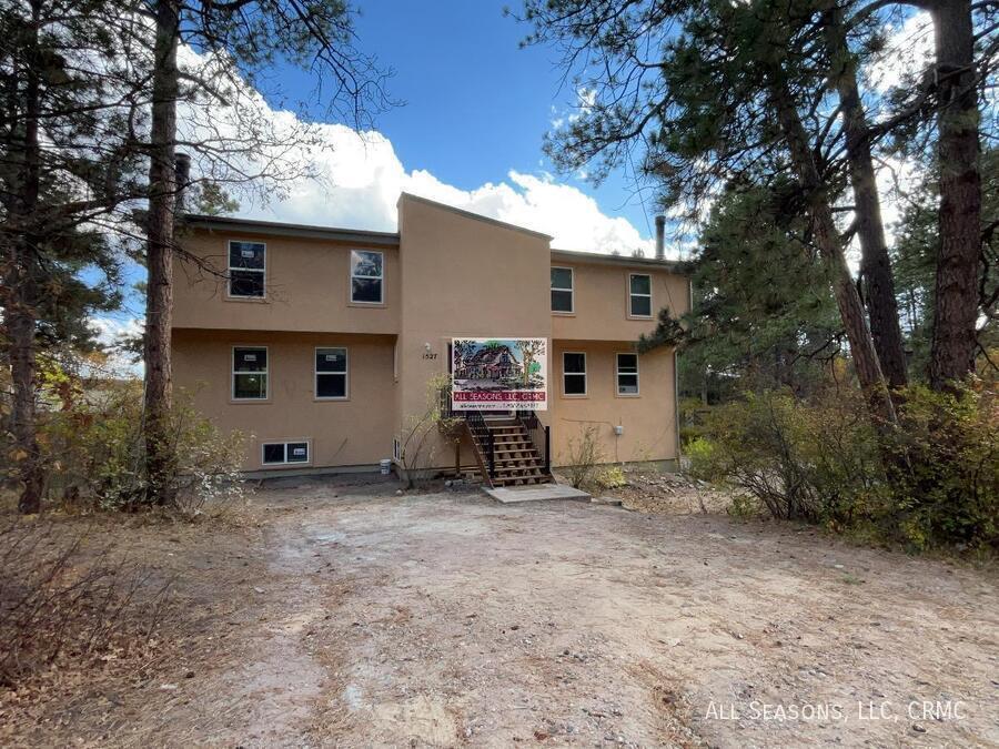 1525 Spring Valley Dr in Colorado Springs, CO - Building Photo