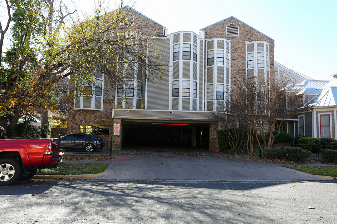 Lenox Condominiums in Austin, TX - Building Photo