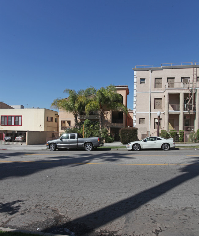 Westlake Terrace in Los Angeles, CA - Building Photo - Building Photo