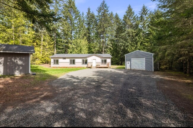 property at 18142 Diamond Dr NE