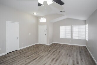 4400 Sandhorse Ct in Las Vegas, NV - Building Photo - Building Photo