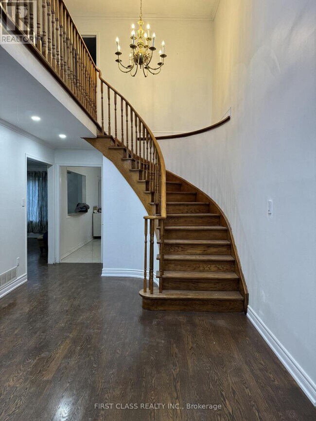 11 Hazelmere Dr in Richmond Hill, ON - Building Photo - Building Photo