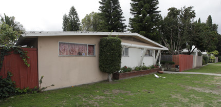 1188 W Valencia Dr in Fullerton, CA - Foto de edificio - Building Photo