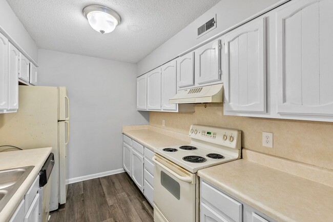 Monroe Crest Apartments in Birmingham, AL - Building Photo - Interior Photo