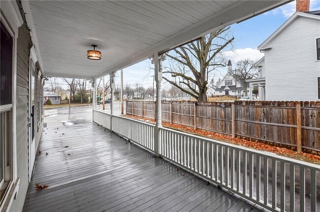 292 Pleasant St in East Providence, RI - Building Photo - Building Photo