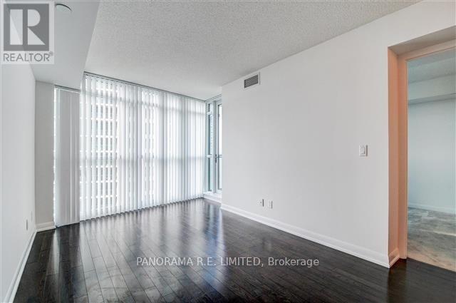 215-1215 Sherway Gardens Rd in Toronto, ON - Building Photo - Building Photo