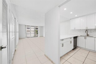 16710 NE 9th Ave in North Miami Beach, FL - Building Photo