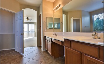 8367 W Midway Ave in Glendale, AZ - Building Photo - Building Photo