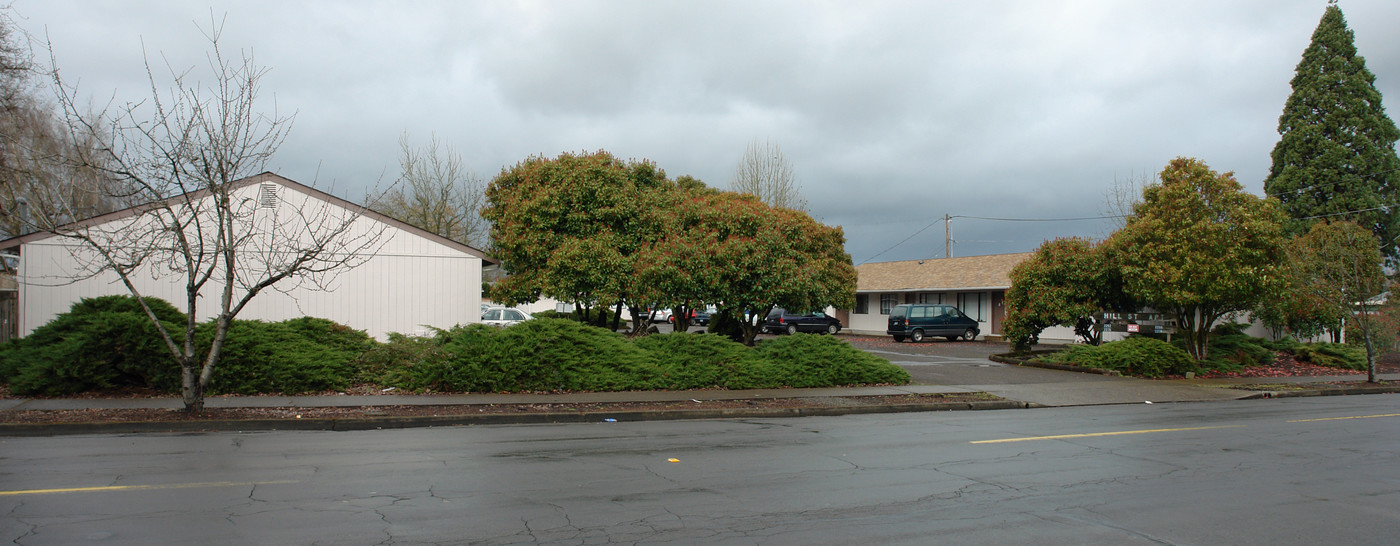 Hill Street Apartments in Albany, OR - Building Photo