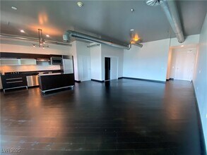 200 Hoover Ave in Las Vegas, NV - Building Photo - Building Photo