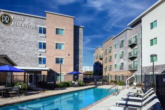 Parks Residential - Richardson in Richardson, TX - Foto de edificio - Building Photo