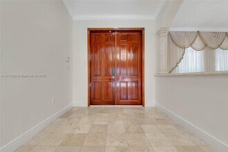 17117 SW 82nd Ct in Palmetto Bay, FL - Building Photo - Building Photo