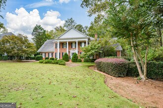 1640 Lazy River Ln in Atlanta, GA - Building Photo - Building Photo