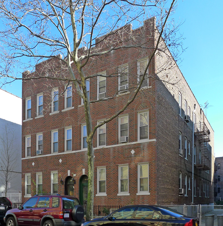 45-39 41st St in Sunnyside, NY - Building Photo