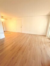 7208 Fairway Dr in Miami Lakes, FL - Building Photo - Building Photo