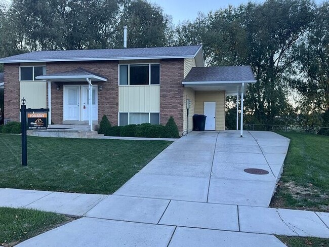 681 E 2300 N in Ogden, UT - Foto de edificio - Building Photo