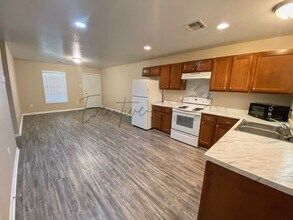 308 E 1st St in Iowa, LA - Building Photo - Building Photo